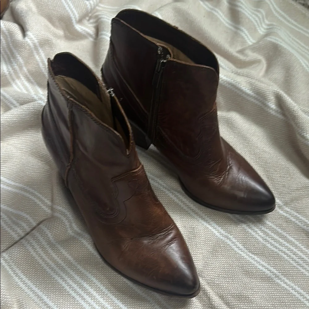 Frye Renee Seam Short Ankle Boots - US 8.5 - Picture 1 of 14